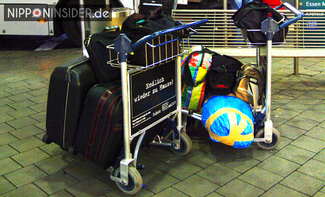 Gepäckwagen mit Koffer und Taschen - Ankunft in Deutschland | Nipponinsider