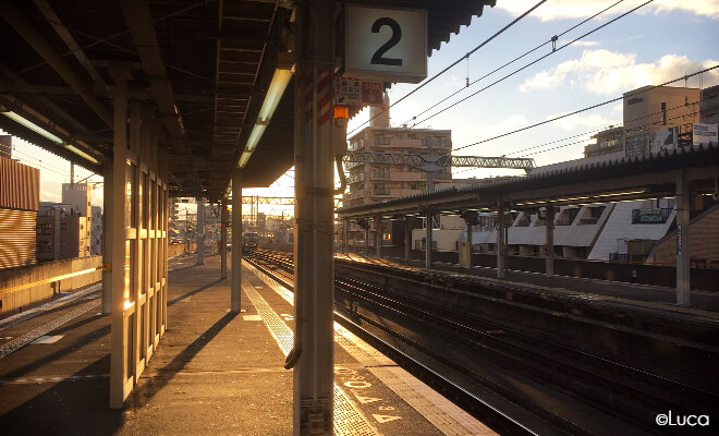Auslandssemester in Japan: Bahnhof in Kobe bei Herbstlicht