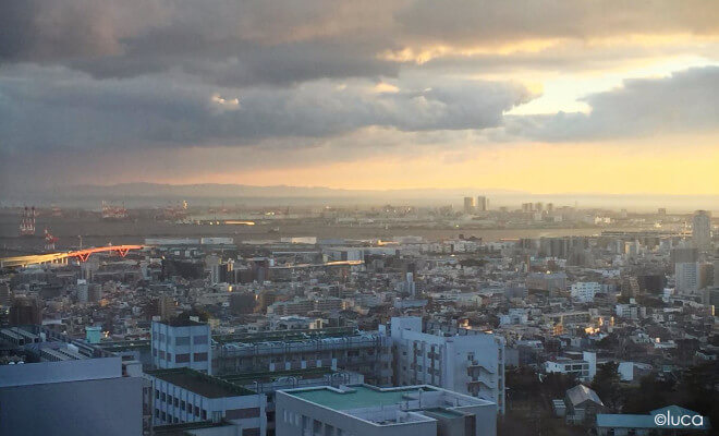 Blick auf die japanische Stadt Kobe von der Uni aus