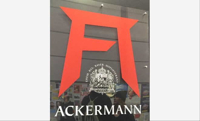 Rotes A. Firmenlogo des Kalenderverlags Ackermann | Nipponinsider